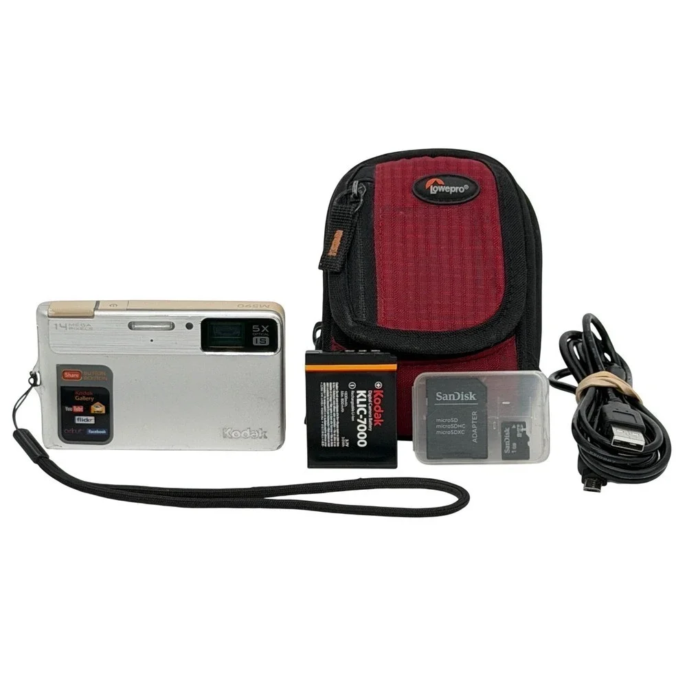 Kodak EasyShare M590 Digital Camera 14MP 5x Optical Zoom Silver Bundle Case SD